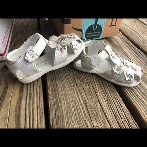 Toddler girl white sandals w/velcro snaps